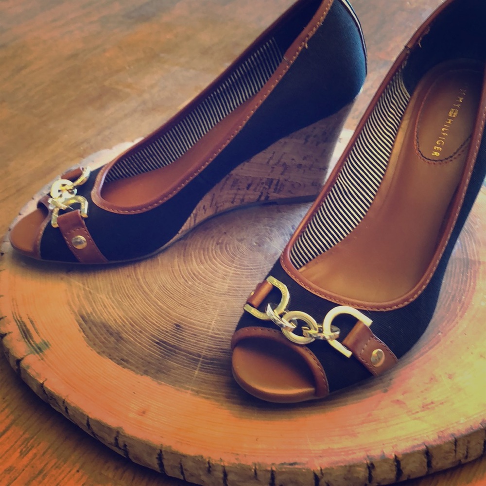 Summer Wedges Tommy Hilfiger shoes sz 6M Classic